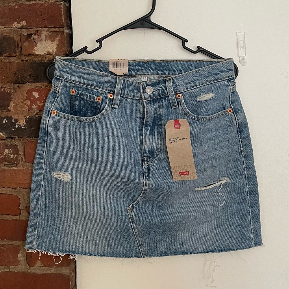 Levi’s High rise deconstructed skirt Size 28